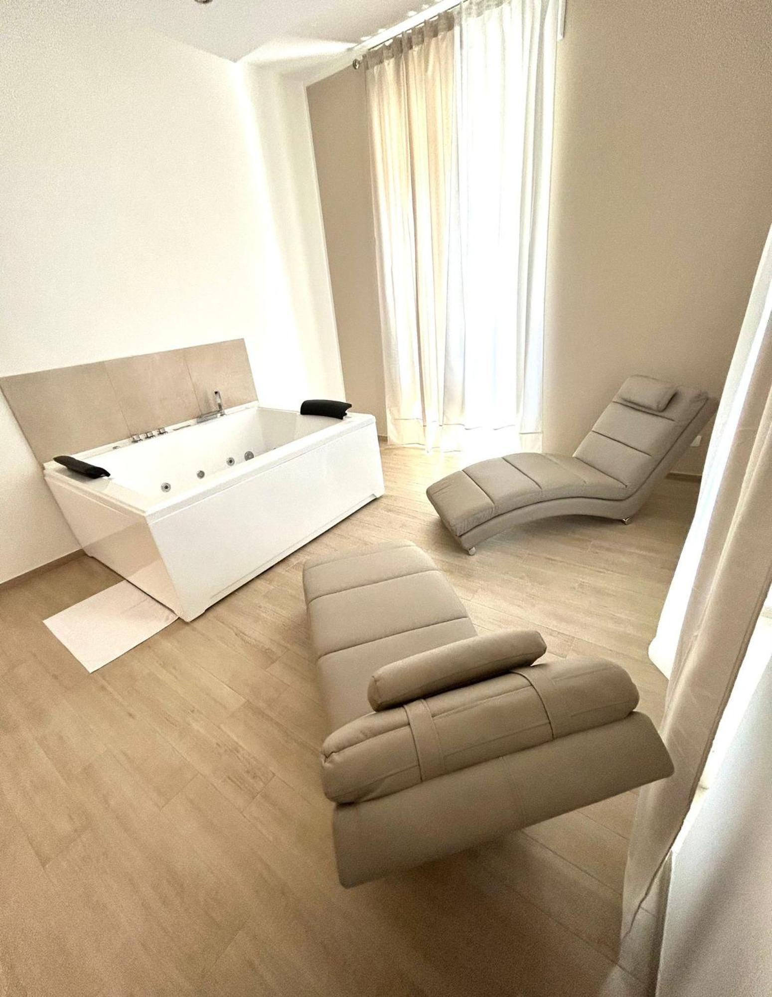 Bed E Suite Domar Brindisi Bagian luar foto