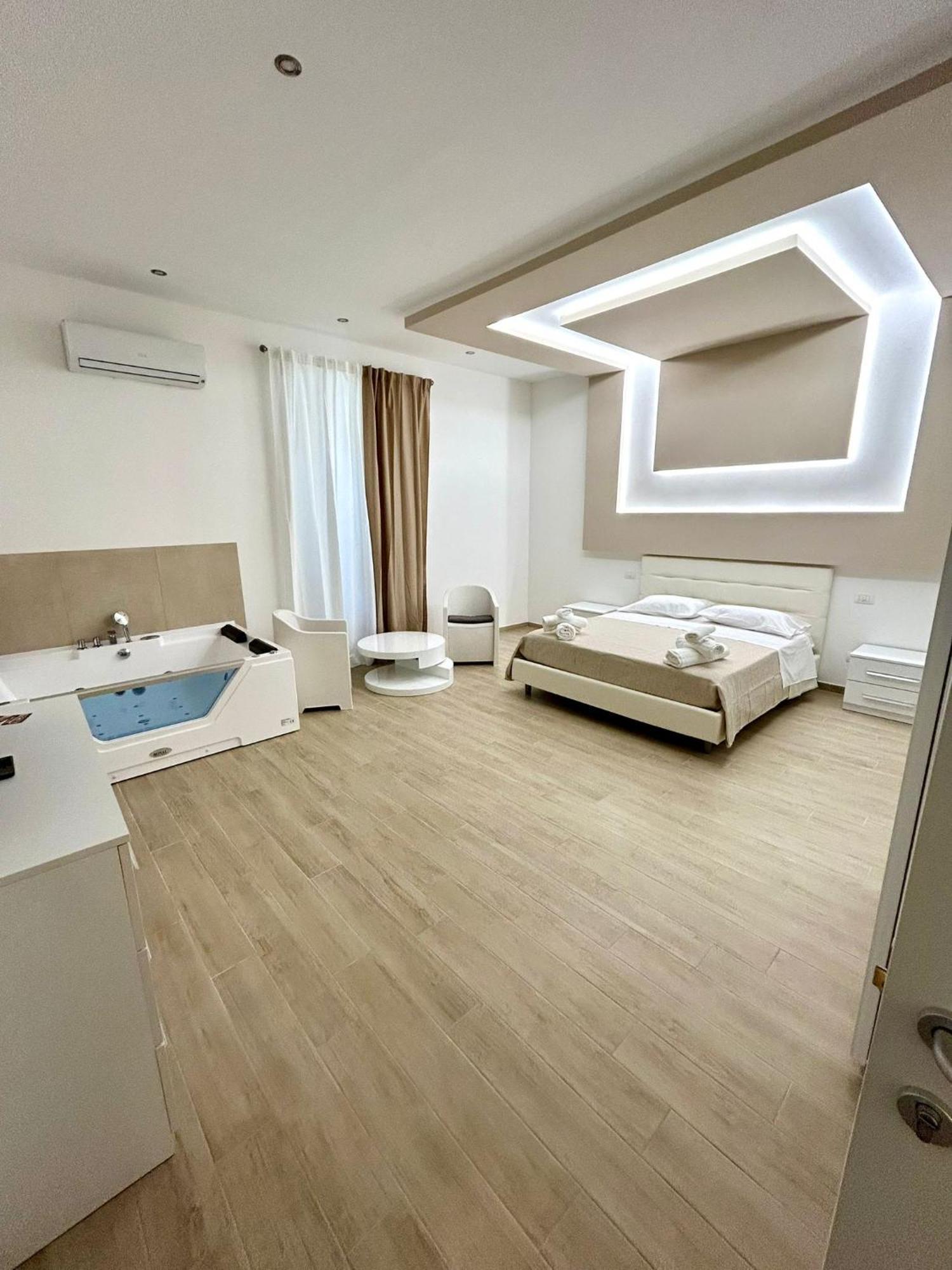 Bed E Suite Domar Brindisi Bagian luar foto
