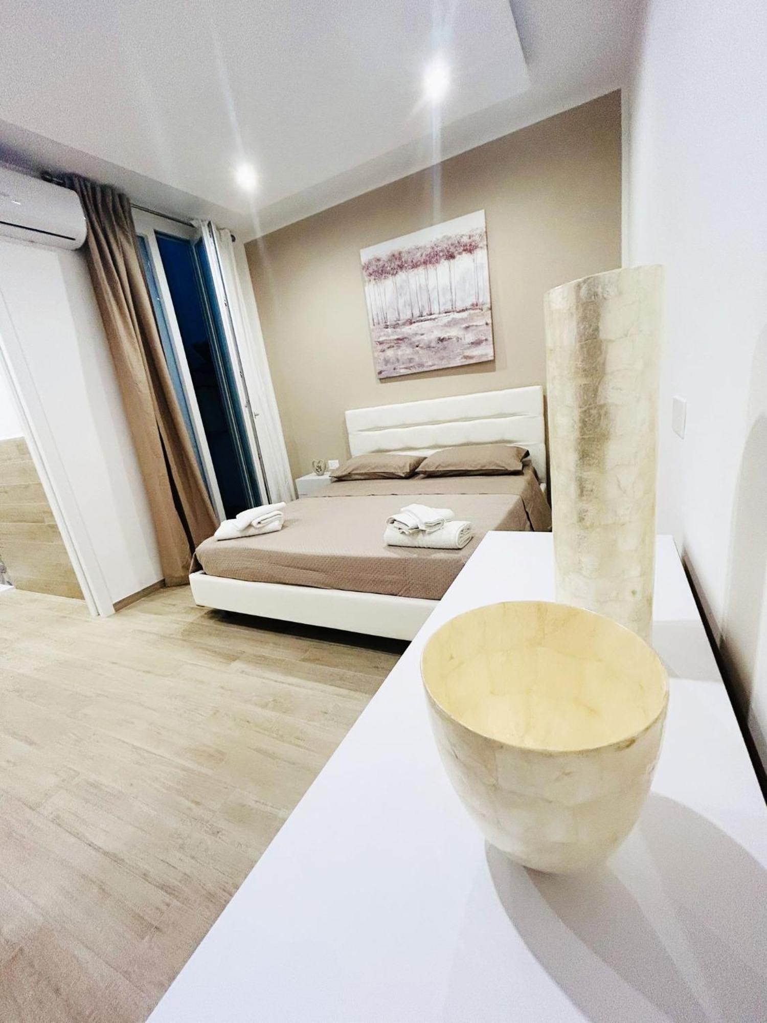 Bed E Suite Domar Brindisi Bagian luar foto