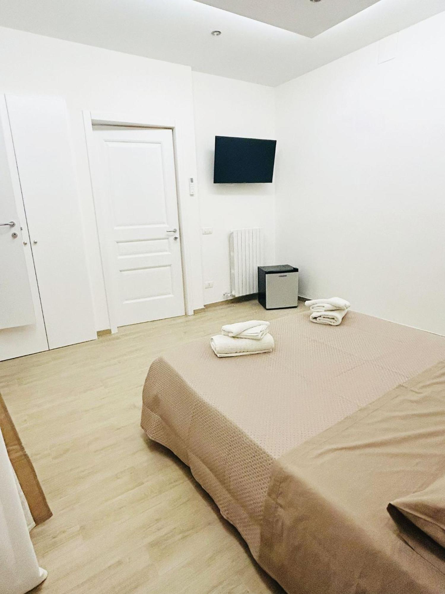 Bed E Suite Domar Brindisi Bagian luar foto